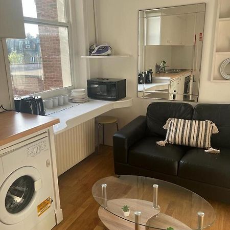 Lovely First Floor Flat-2 London Exterior photo