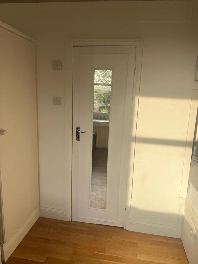 Lovely First Floor Flat-2 London Exterior photo