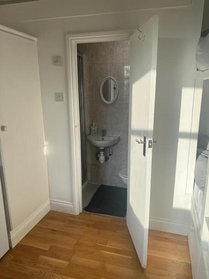 Lovely First Floor Flat-2 London Exterior photo